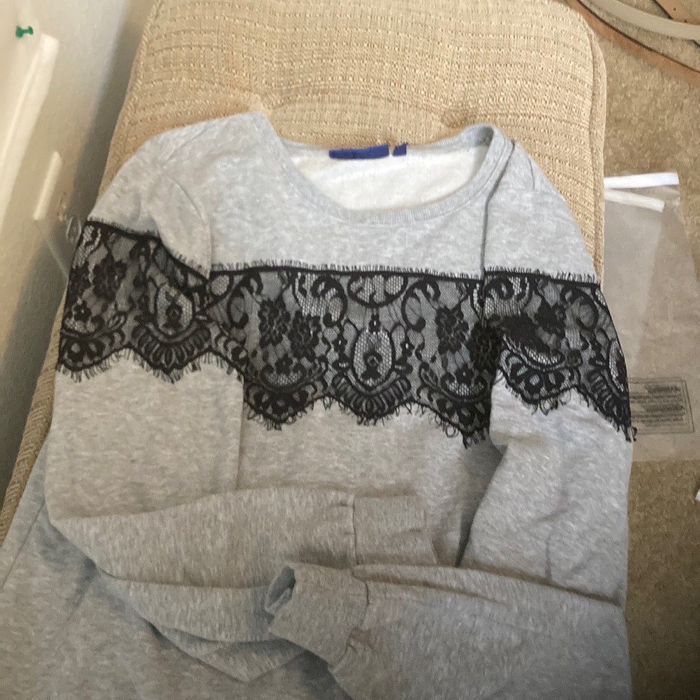Apt.9 L sweatshirt